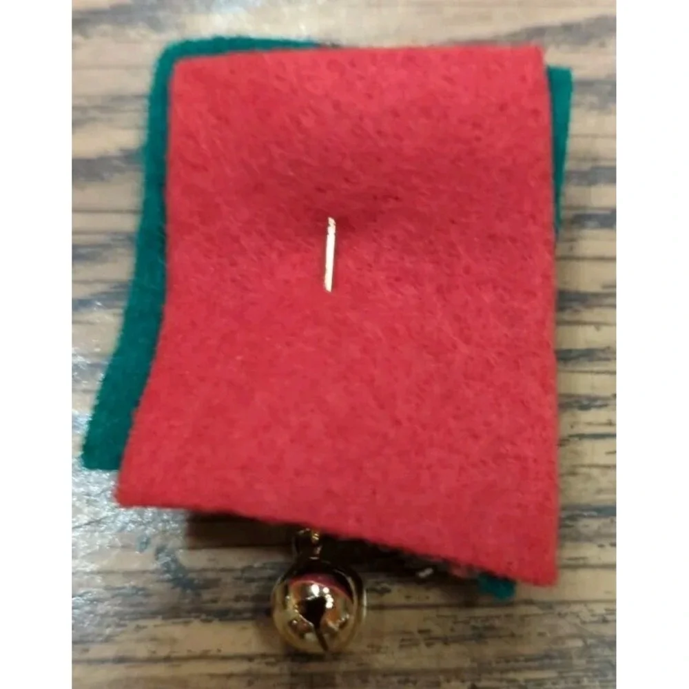 Vintage Christmas  Holiday Retro Brooch Pin Very Pretty Bell